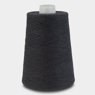 Lingarn i mørk grafittgrå farge som passer til hekling, strikking, veving