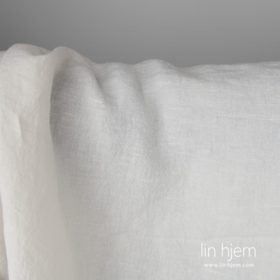 Bredt vasket linstoff i hvitt, vasket, passer til å sy klær og hjemmetekstiler