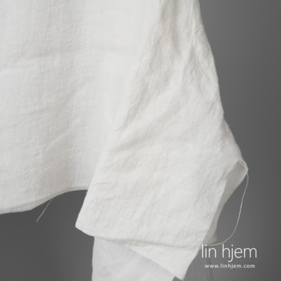 Bredt vasket linstoff i hvitt spesialvasket for sin mykhet og skånsomhet