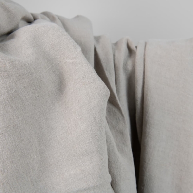 Bredt vasket linstoff i naturgrå, mykt, skånsomt