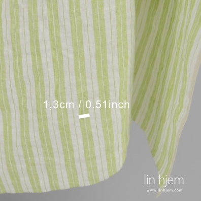 Linstoff stripet vevd av friskt grønt og knallhvitt garn