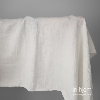 Bredt hvitt linstoff, vasket