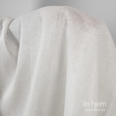Hvitt blankt linstoff passer til å sy klær og hjemmetekstiler