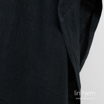 Linstoff mørkeblått mønstret vasket passer til å sy klær og hjemmetekstiler