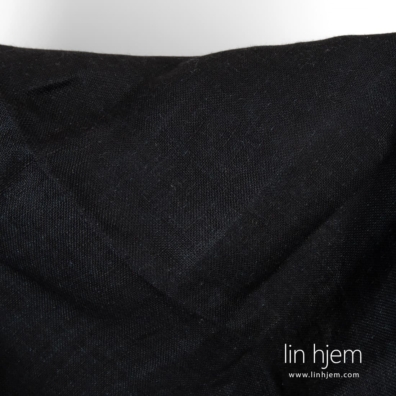 Farge: svart og mørk blå