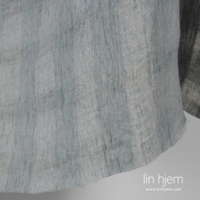 Farge: flere nyanser av blågrå, melange