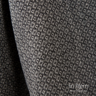 Linstoff med mønstrede sorte og grå diamanter