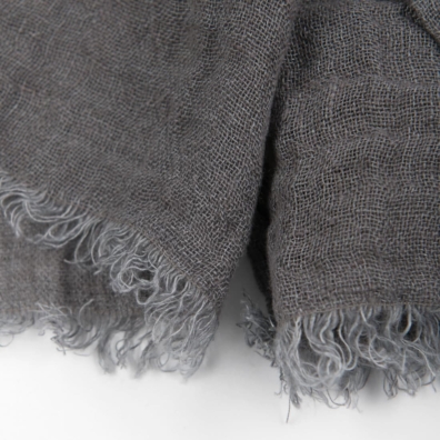 FINO mørkegrått lin sjal med frynser