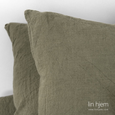 Grønnaktig grått lin putetrekk VAGABOND laget med klaff lukking.