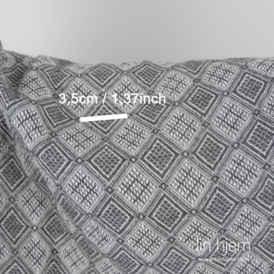 Lin bomullsstoff med diamanter vevd av hvitt og mørkegrått (antrasitt) garn