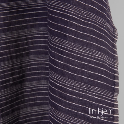 Linstoff stripet mørkeblå vasket passer til å sy klær og hjemmetekstiler