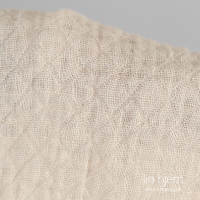 Linstoff lys krem med diamanter vasket