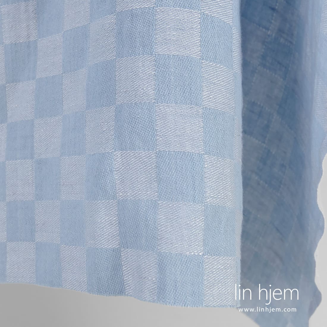 Halvlin stoff blåaktig rutete vasket, mykt, skånsomt