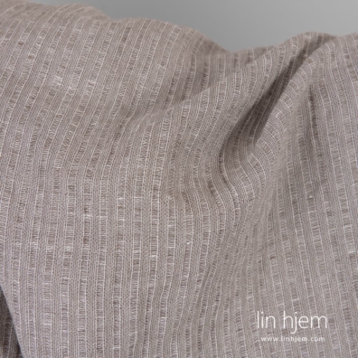 Halvlin stoff brunlig stripete vasket passer til å sy klær og hjemmetekstiler