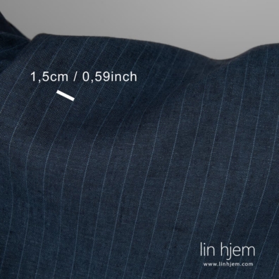 Linstoff stripet vevd av mørkeblått, gråblått og dongeriblått garn, melange