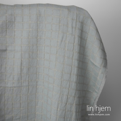 Blågrå rutete halvlin stoff vasket