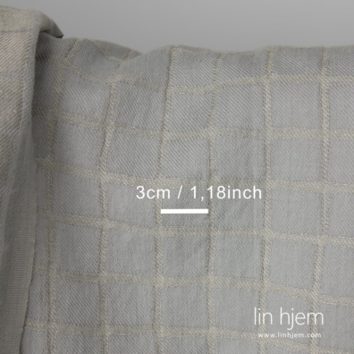 Blågrå rutete halvlin stoff vasket, passer til å sy klær og hjemmetekstiler