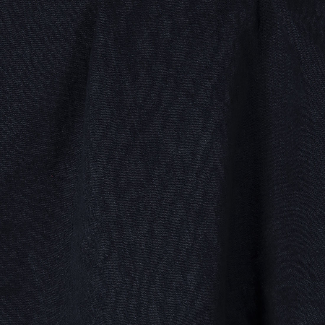 Mørkeblått linstoff vasket