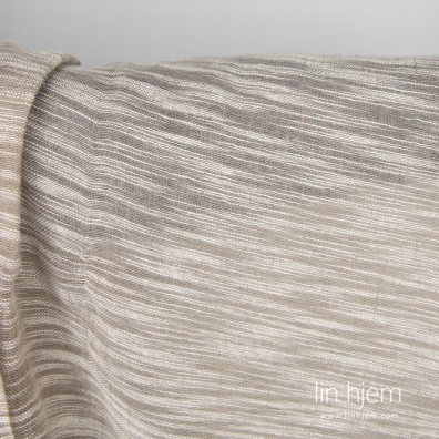 Beige lin-bomull stoff med hvite striper passer til å sy gardiner, skjerf