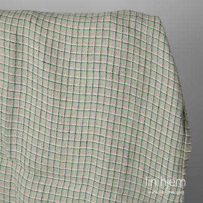 Grått linstoff med grønne ruter vasket, mykt, skånsomt