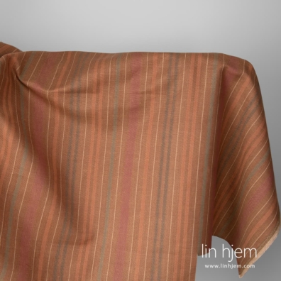 Brunstripet halvlin stoff