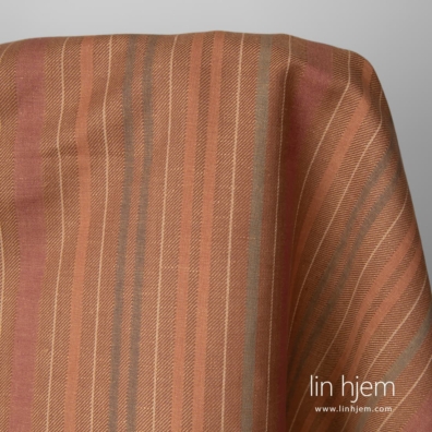 Brunstripet halvlin stoff passer til å sy klær og hjemmetekstiler