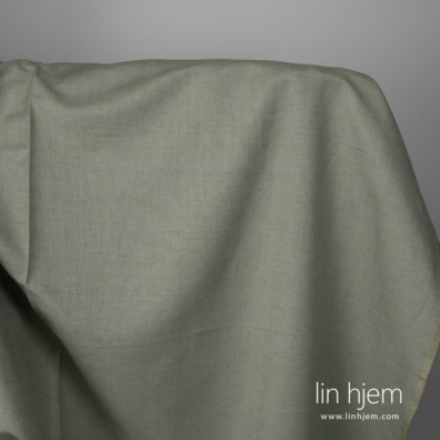 Halvlin stoff med grågrønne romber