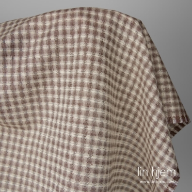 Halvlin stoff gulbrunt med gjennomsiktige ruter