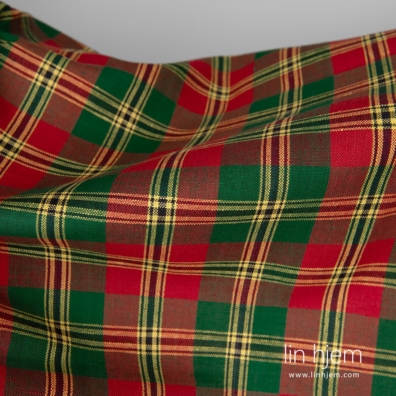 Lin-bomull stoff med grønne, røde ruter passer til å sy klær og hjemmetekstiler
