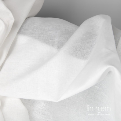 Halvlin stoff melkehvitt bredt passer til å sy klær og hjemmetekstiler