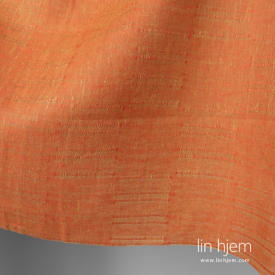 Linstoff med striper vevd av brungult og rødt garn, melange