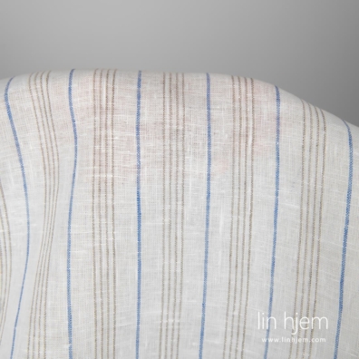 Linstoff hvitt med blå og grå striper passer til å sy klær og hjemmetekstiler