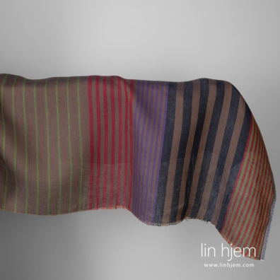 Linstoff stripet i forskjellige farger