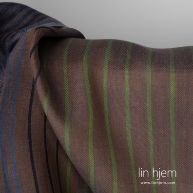 Linstoff stripet i forskjellige farger passer til å sy klær og hjemmetekstiler