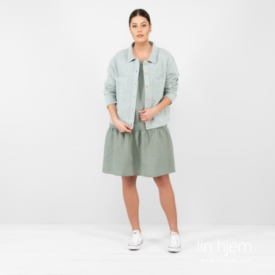 MANU grønnaktig linjakke og en grønn kjole