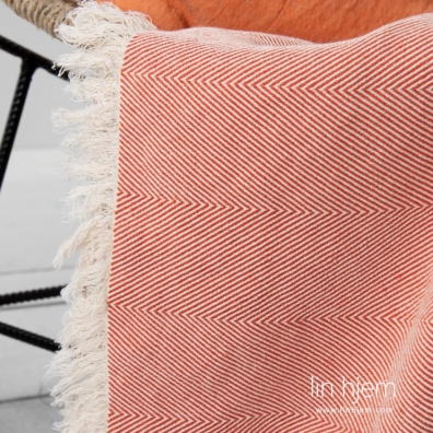 HERO halvlin pledd oransje med 5cm frynser