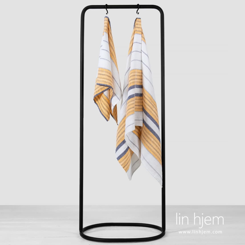 KORA hvitt halvlin h&aring;ndkle med striper