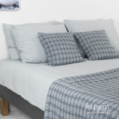 STONA lin-bomull sengesett blåaktig grått og ALABAMA putetrekk, pledd grått