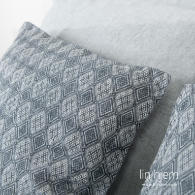 ALABAMA putetrekk blåaktig grått med romber, jacquard passer til sengetøyet STONA