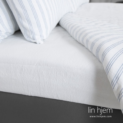 MILKY WAY lin-bomull sengesett blått - hvitstripet og knall hvitt laken / strechlaken REGATA