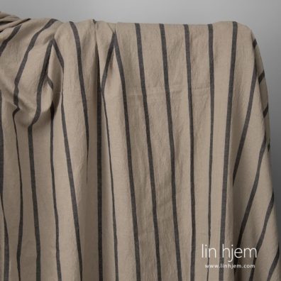 Bredt halvlin stoff grå svart stripet vasket