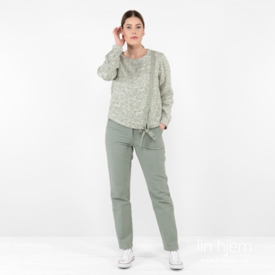 CYBIL grønnaktig halvlin bluse og bukse NOJA