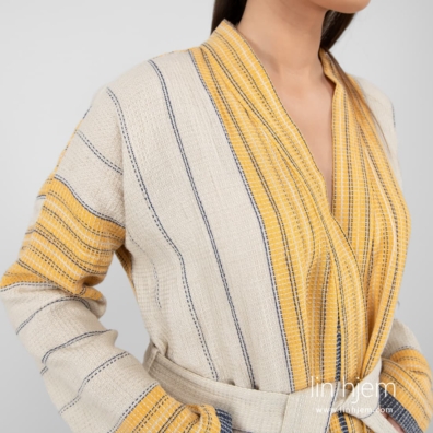 KORA beige halvlin morgenkåpe med lange ermer