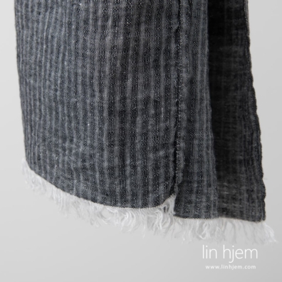 DANDI svart linsjal med 2,5cm lange frynser på kortkantene