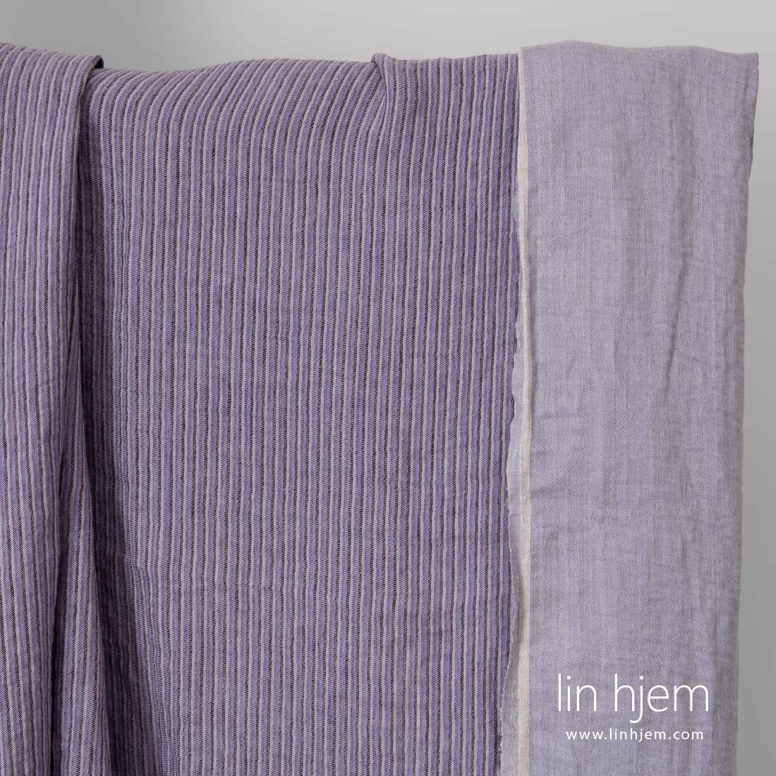 Linstoff med lilla striper tosidig vasket