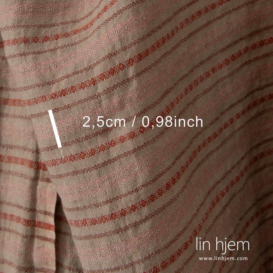 Linstoff brunt med mønstrede striper vasket, 140cm bredt