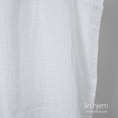 Knallhvitt linstoff i gjennomsiktige ruter vasket, 145cm bredt