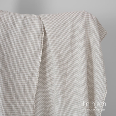 Naturlig linstoff i gjennomsiktige ruter vasket