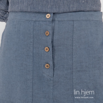 TIFA blått linskjørt med knappelukking foran