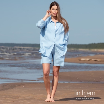 DOLFI lyseblå linbluse med knappelukking i full lengde